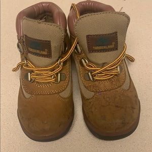 (Shoes)Timberlands and they are brown.